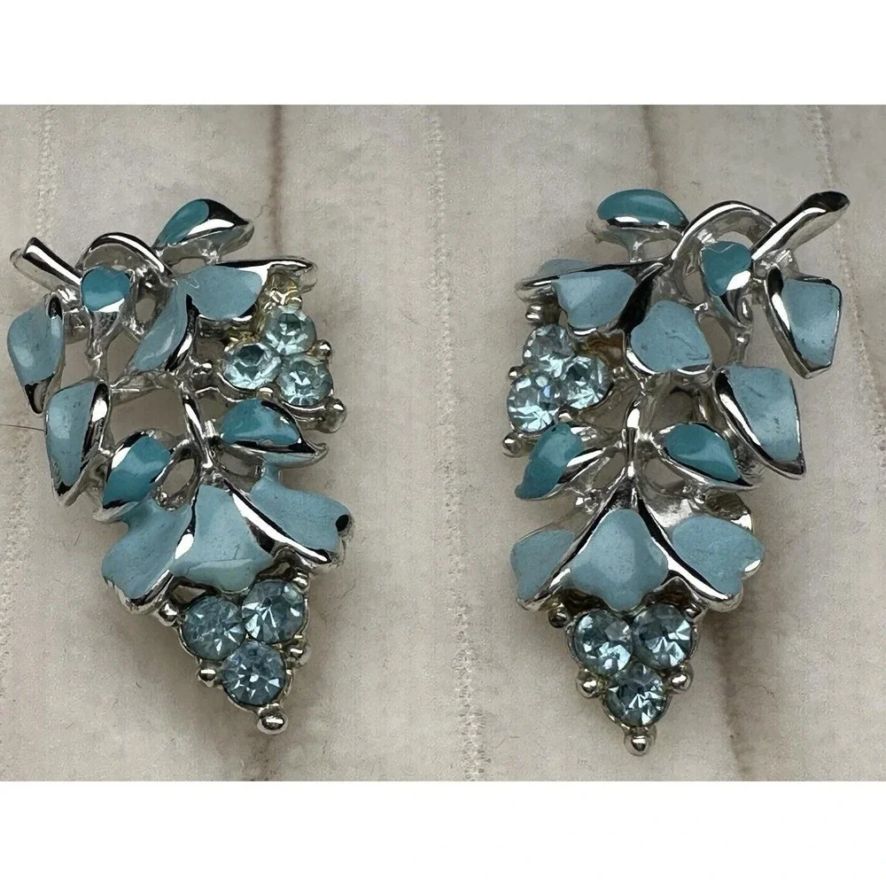 Vintage Rhinestone & Enamel FLORAL Clip On Earrings in Shades of Aqua Blue 1.5